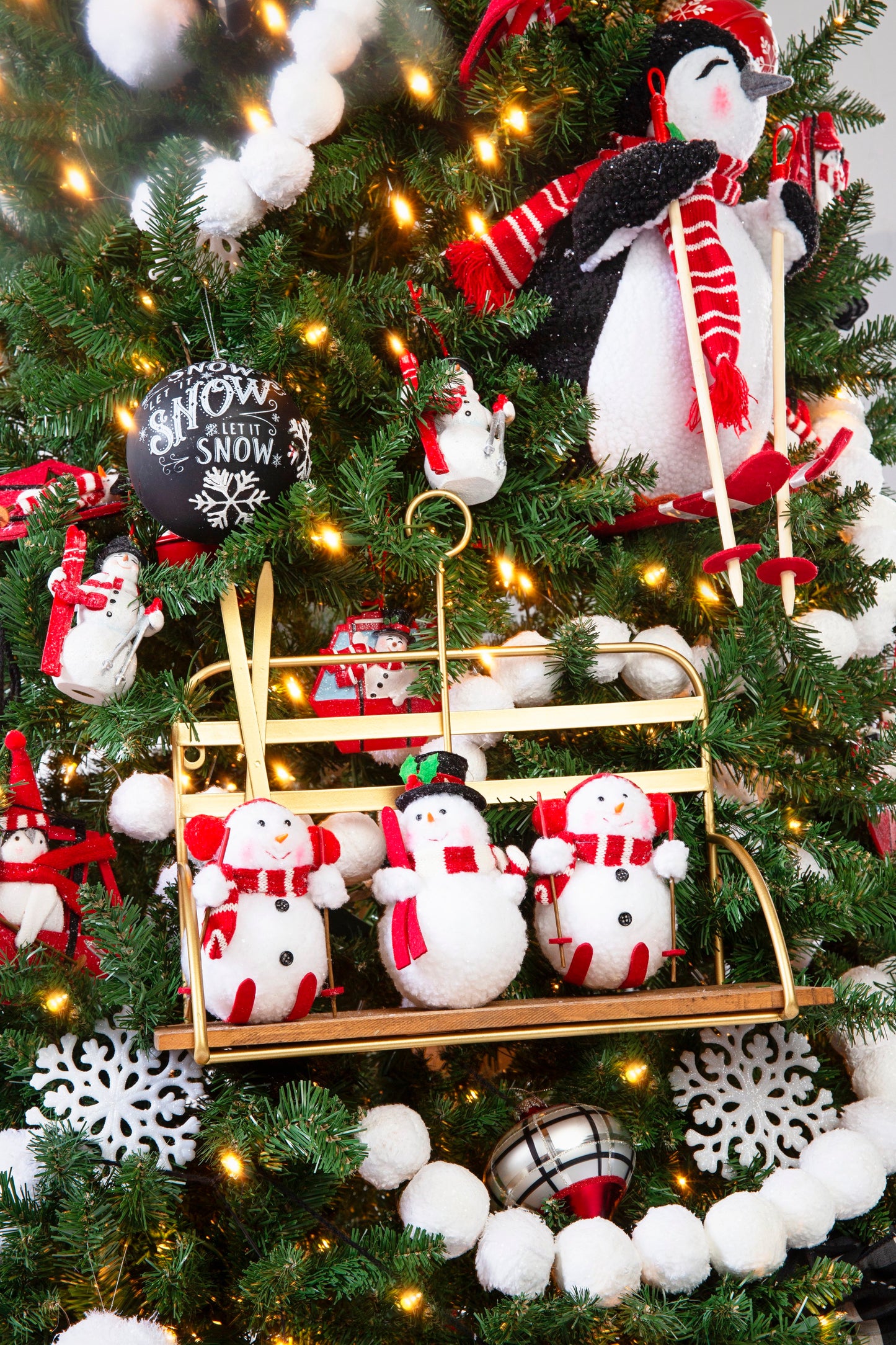 "Frost Friends" Decorated Christmas Tree
